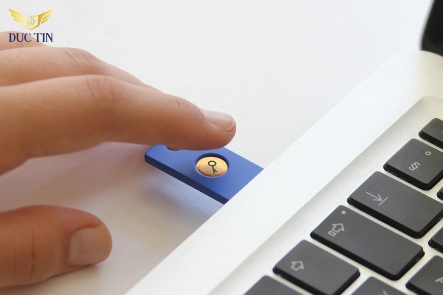 USB token là gì chính là thiết bị có chứa dữ liệu mã hóa và thông tin của người dùng